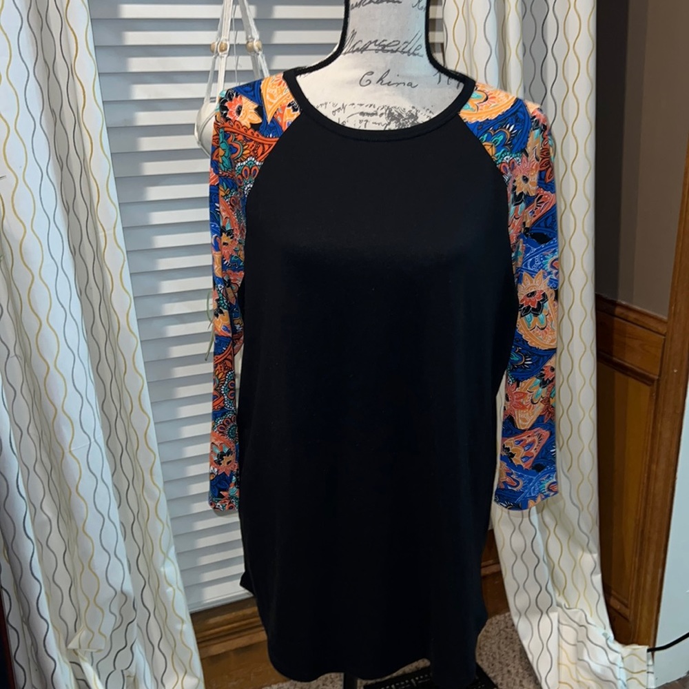 LuLaRoe Randy Tee.